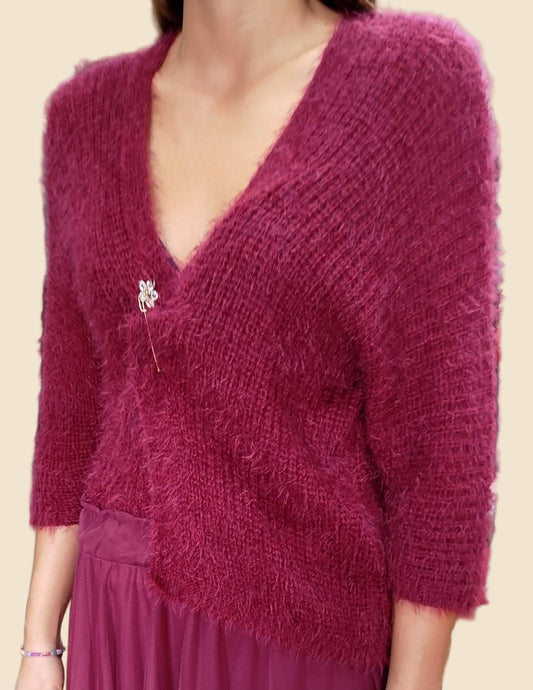 Cardigan corto con spilla