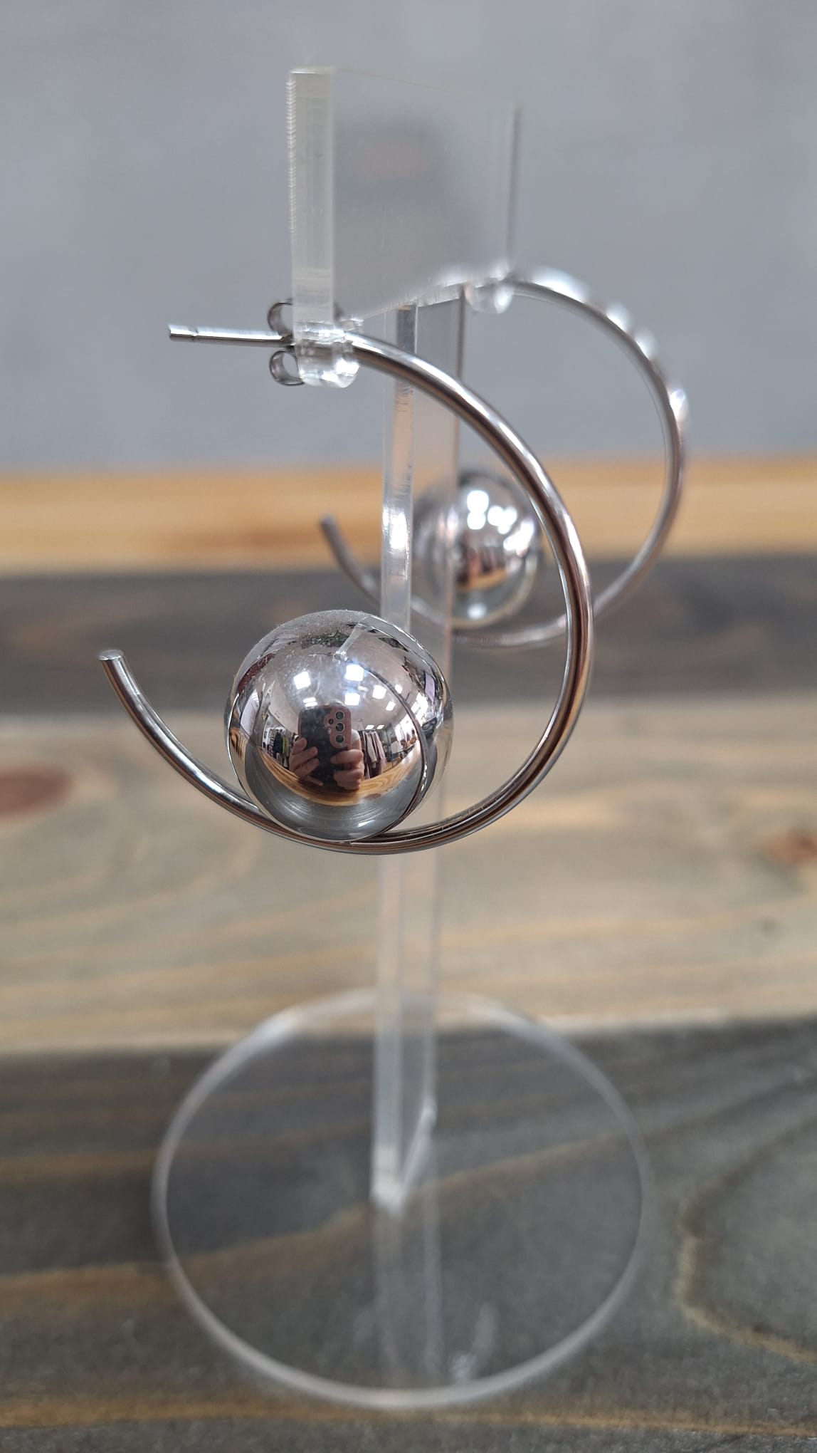 Orecchini a cerchio con sfera