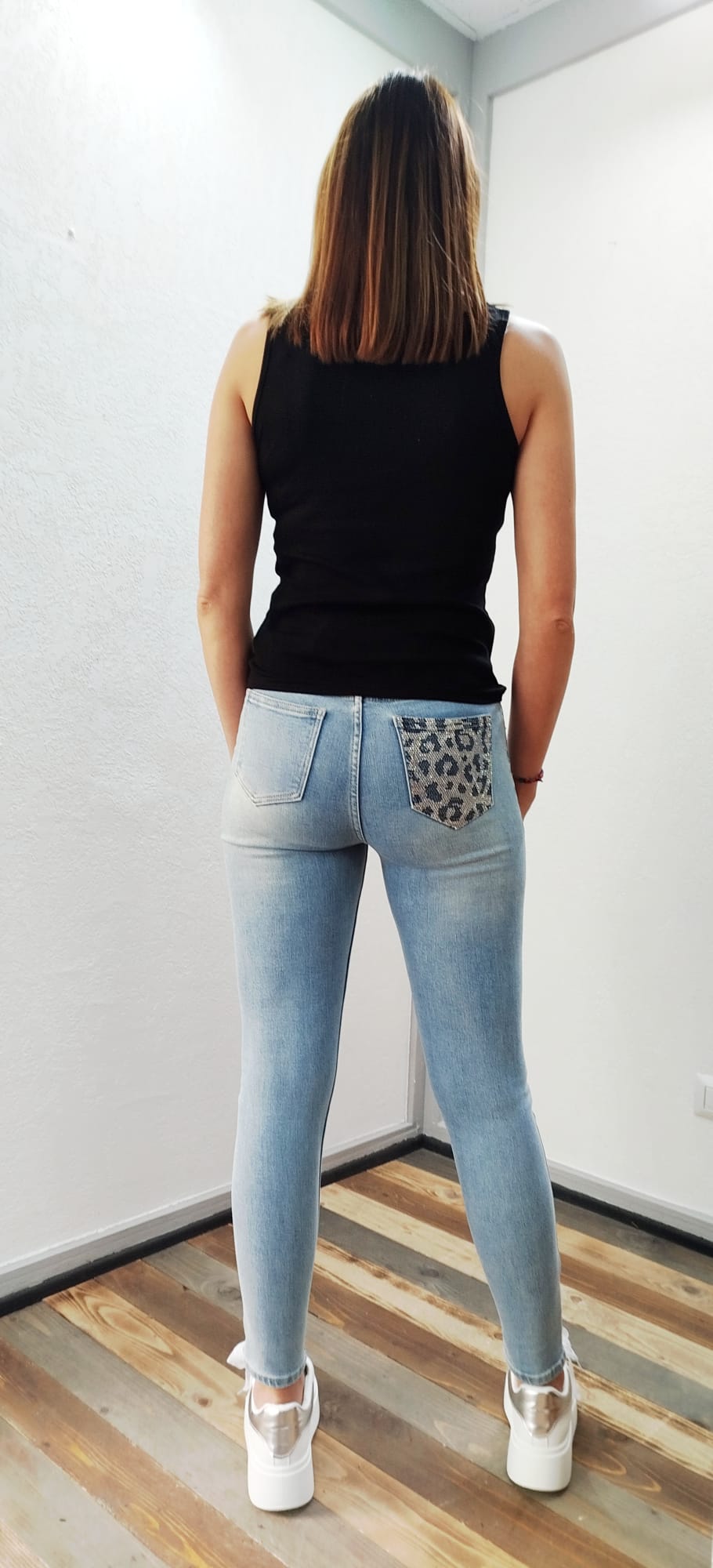 Jeans skinny con strass maculato