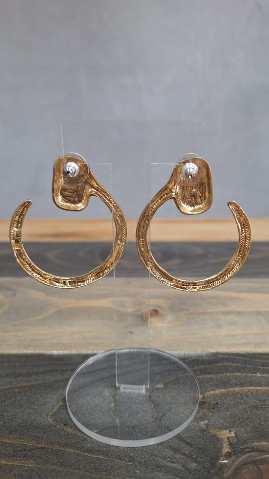 Orecchini a cerchio color oro satinati