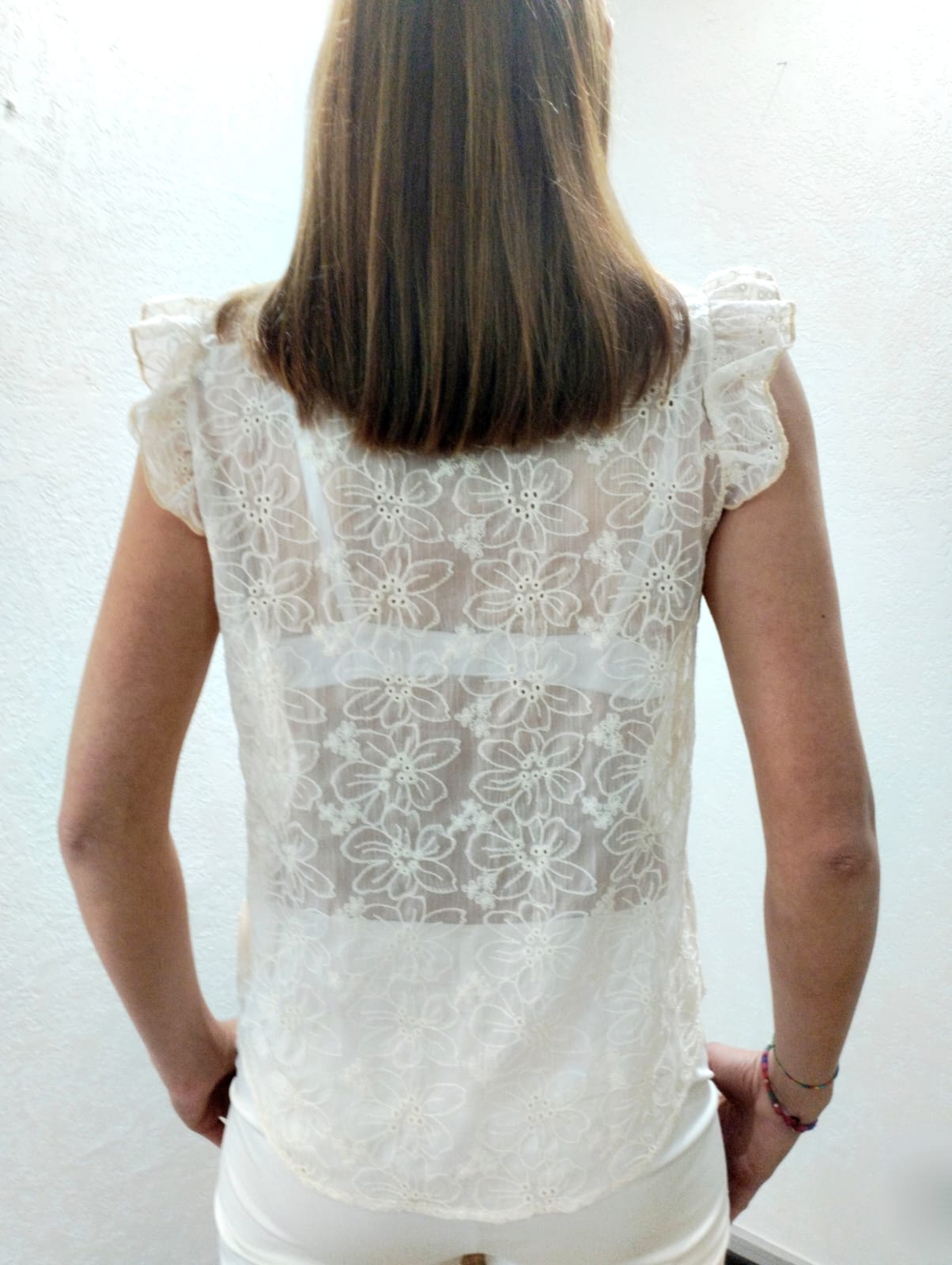 Camicia smanicata in trasparenza