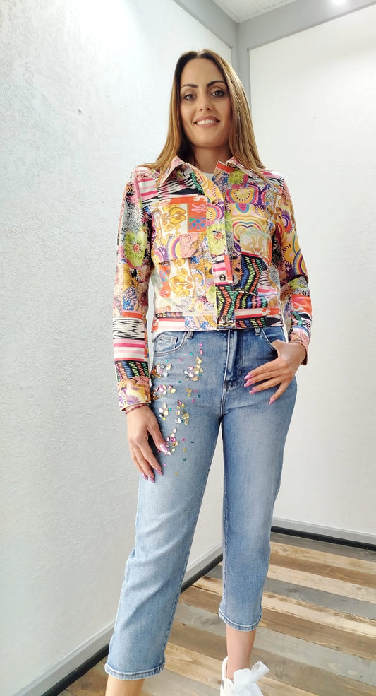 Jeans con strass colorati