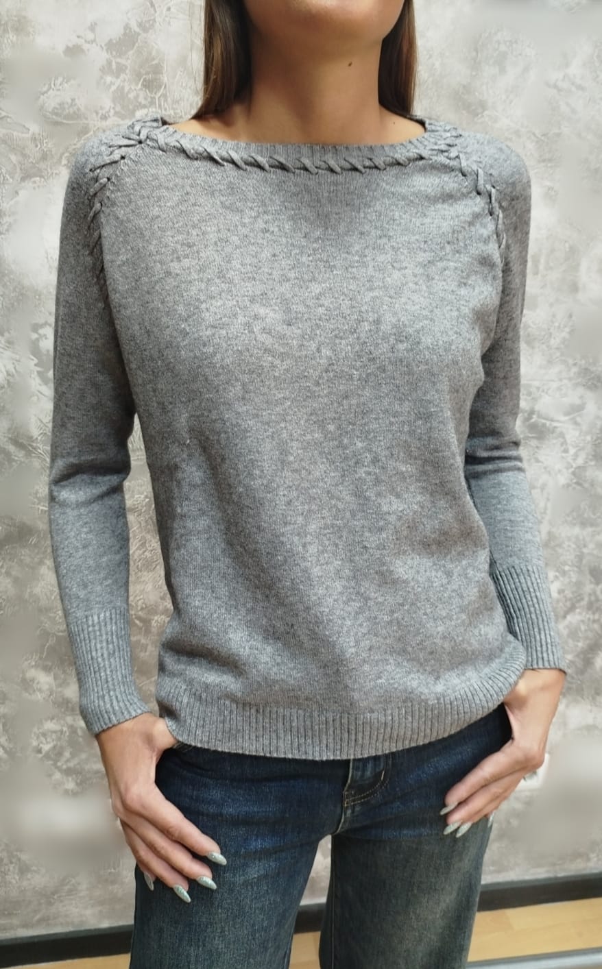 Pullover con ricamo intreccio