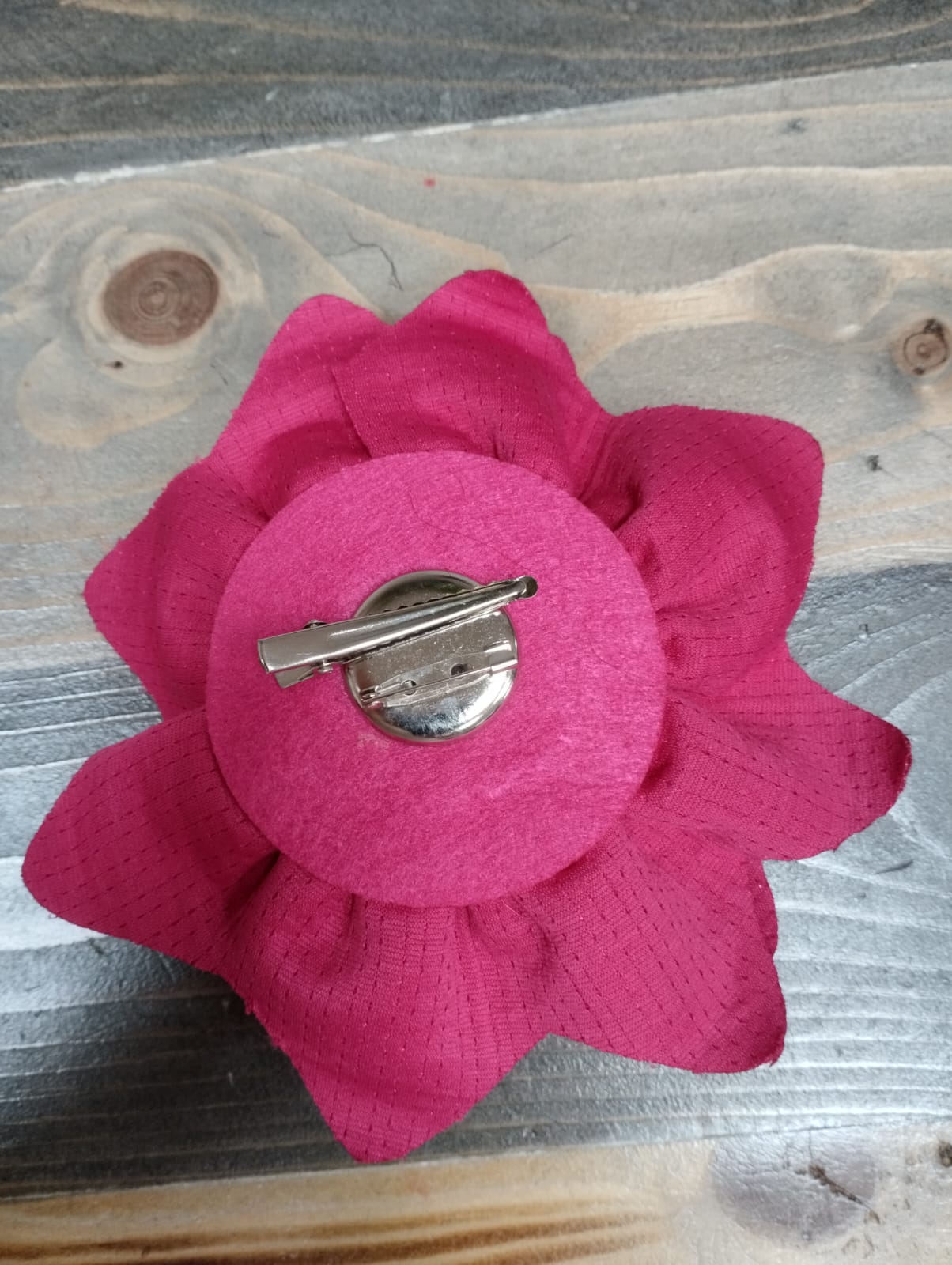 Spilla fiore increspata