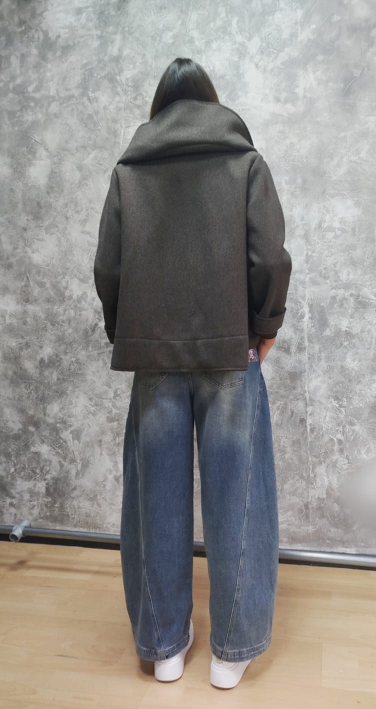 Cappotto corto asimmetrico