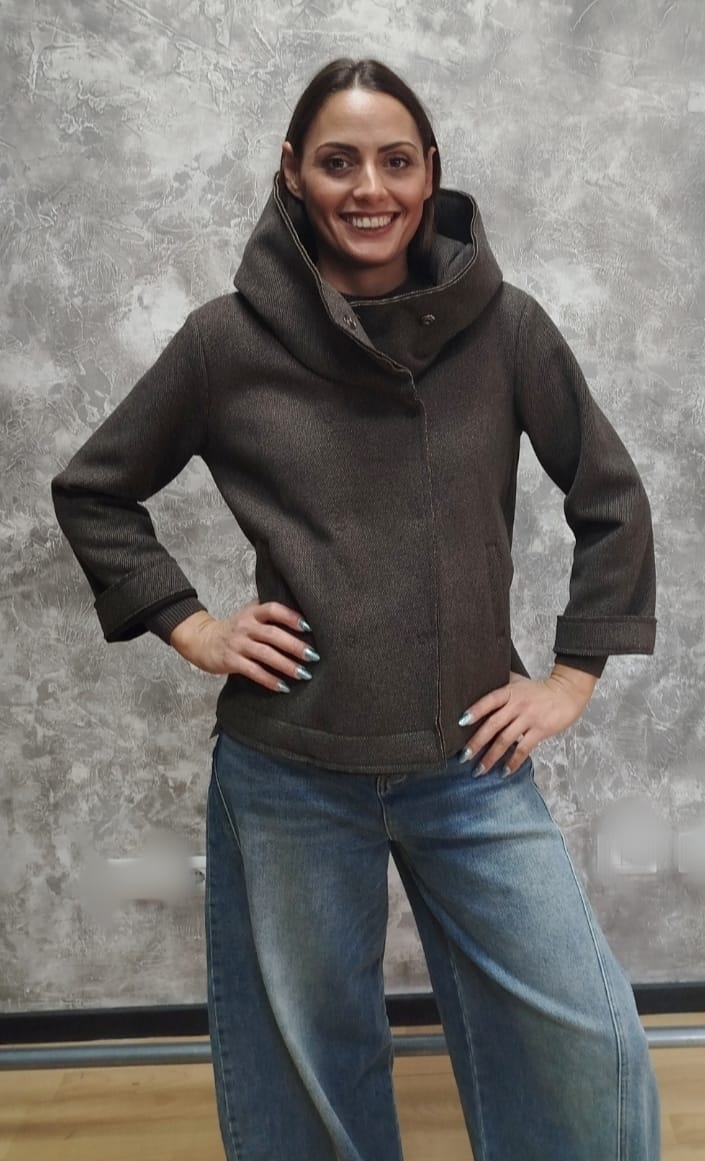 Cappotto corto asimmetrico