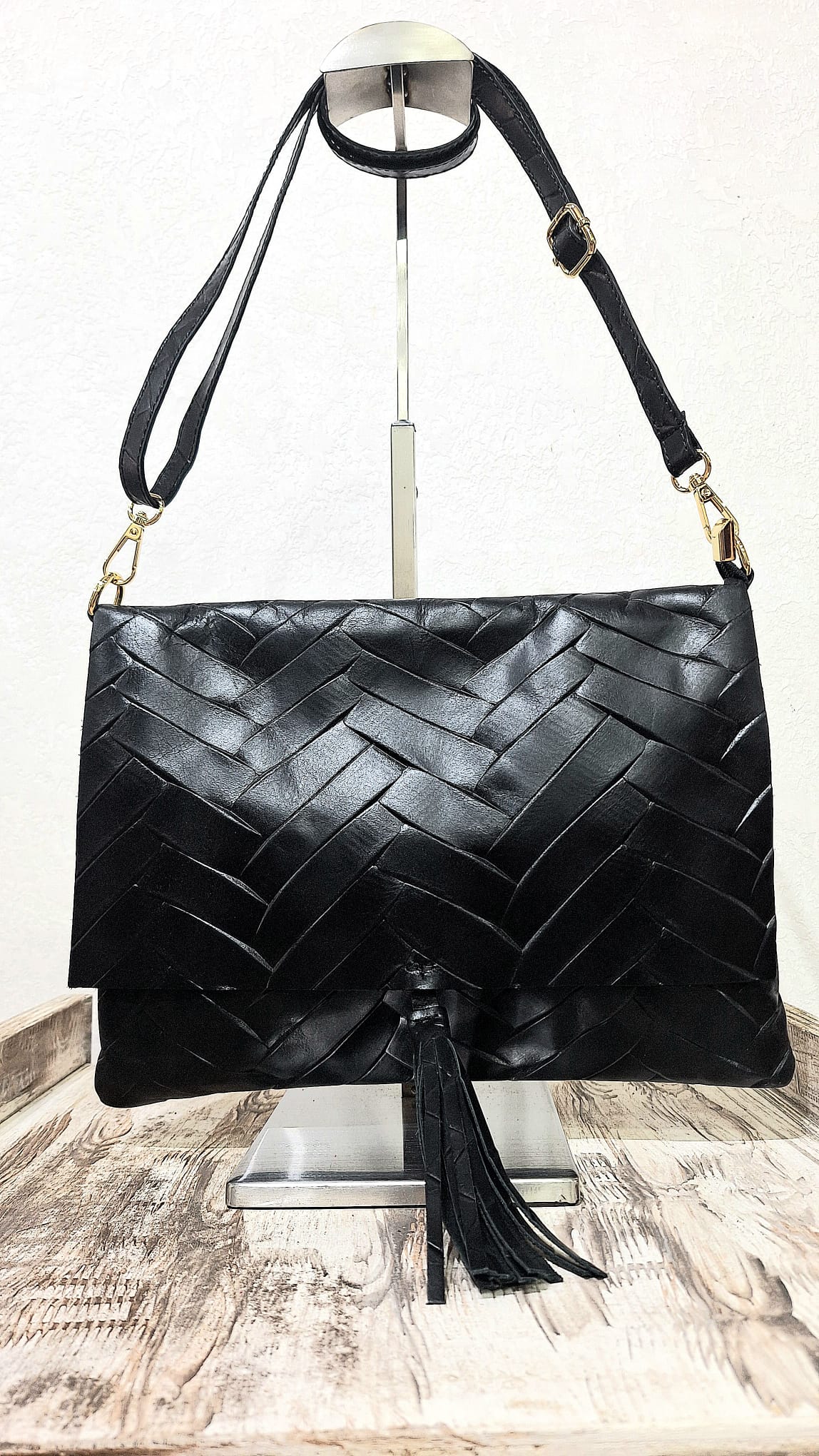 Borsa in pelle intagliata