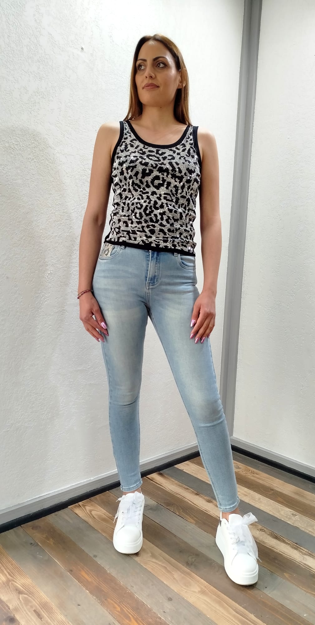 Jeans skinny con strass maculato
