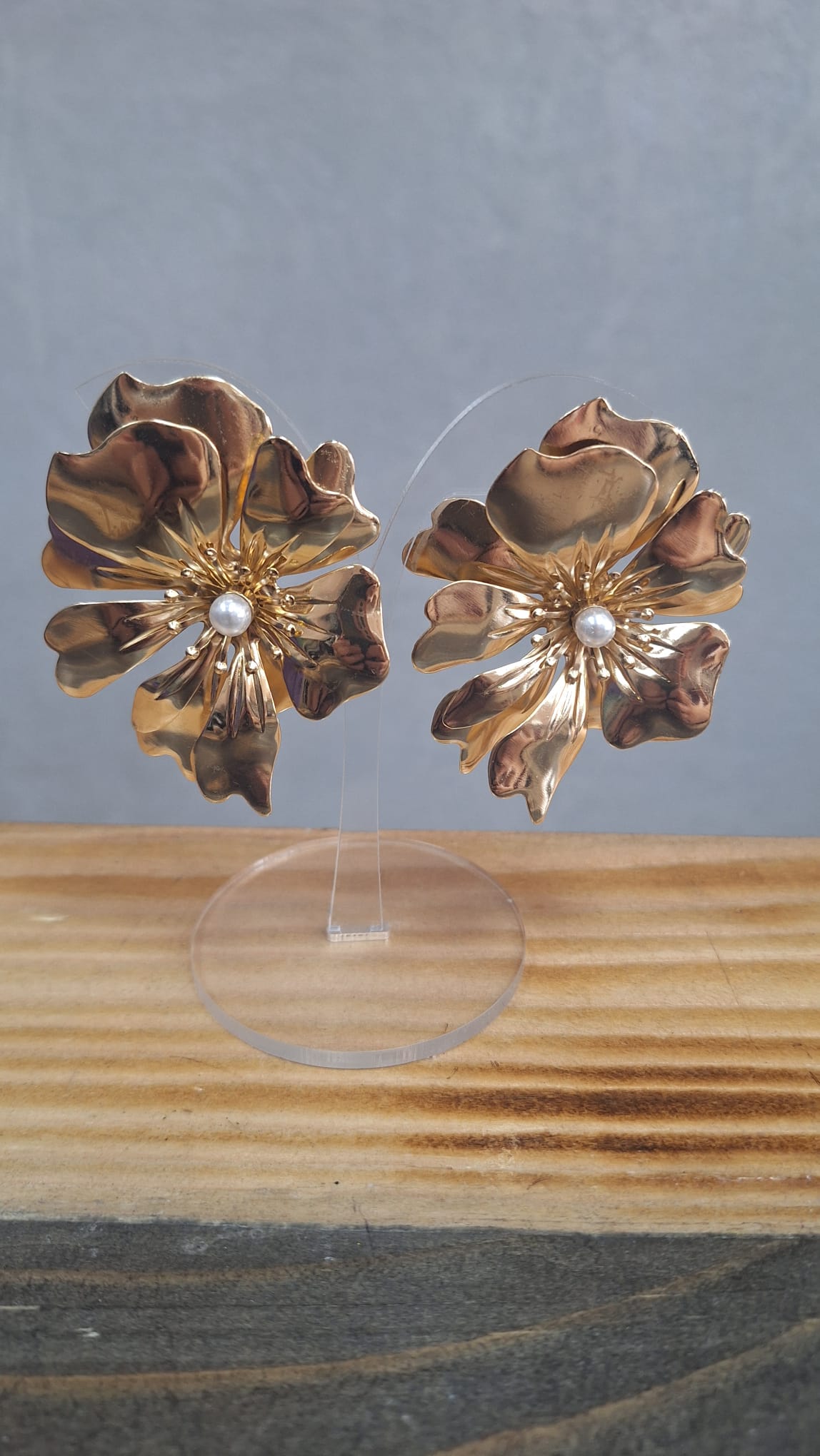 Orecchini fiore oro maxi con perlina