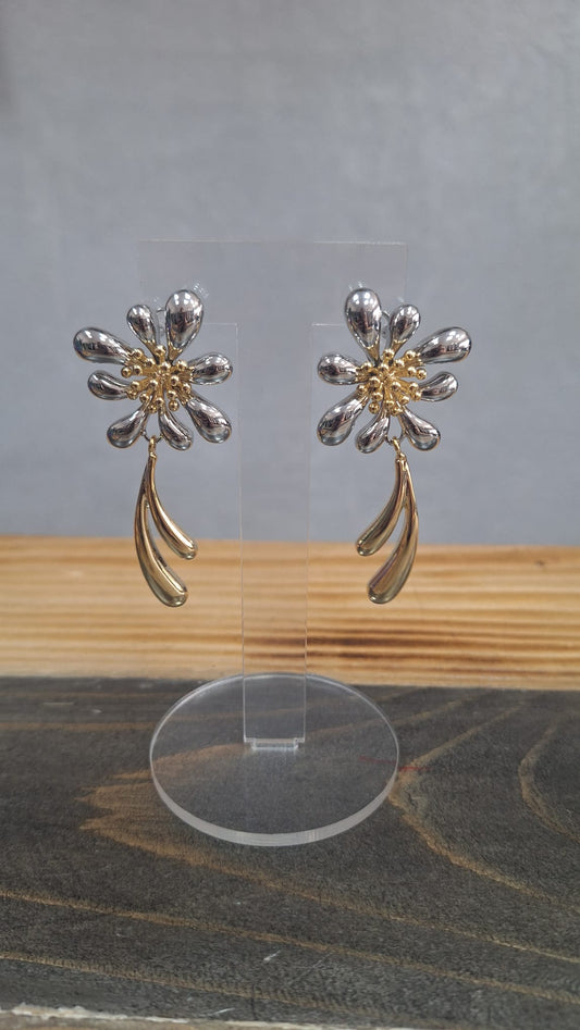 Orecchini fiore con pendente color oro