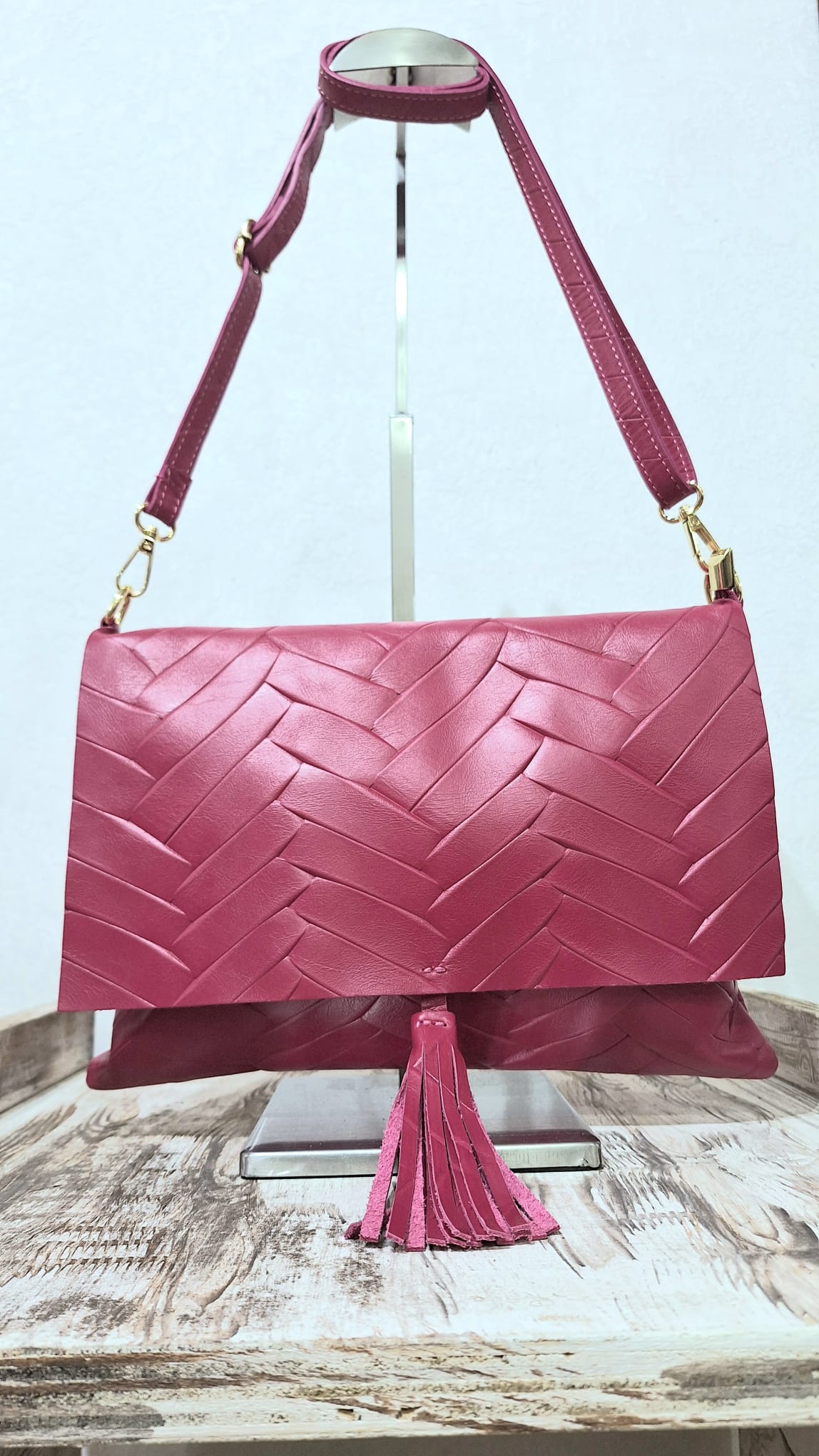 Borsa in pelle intagliata