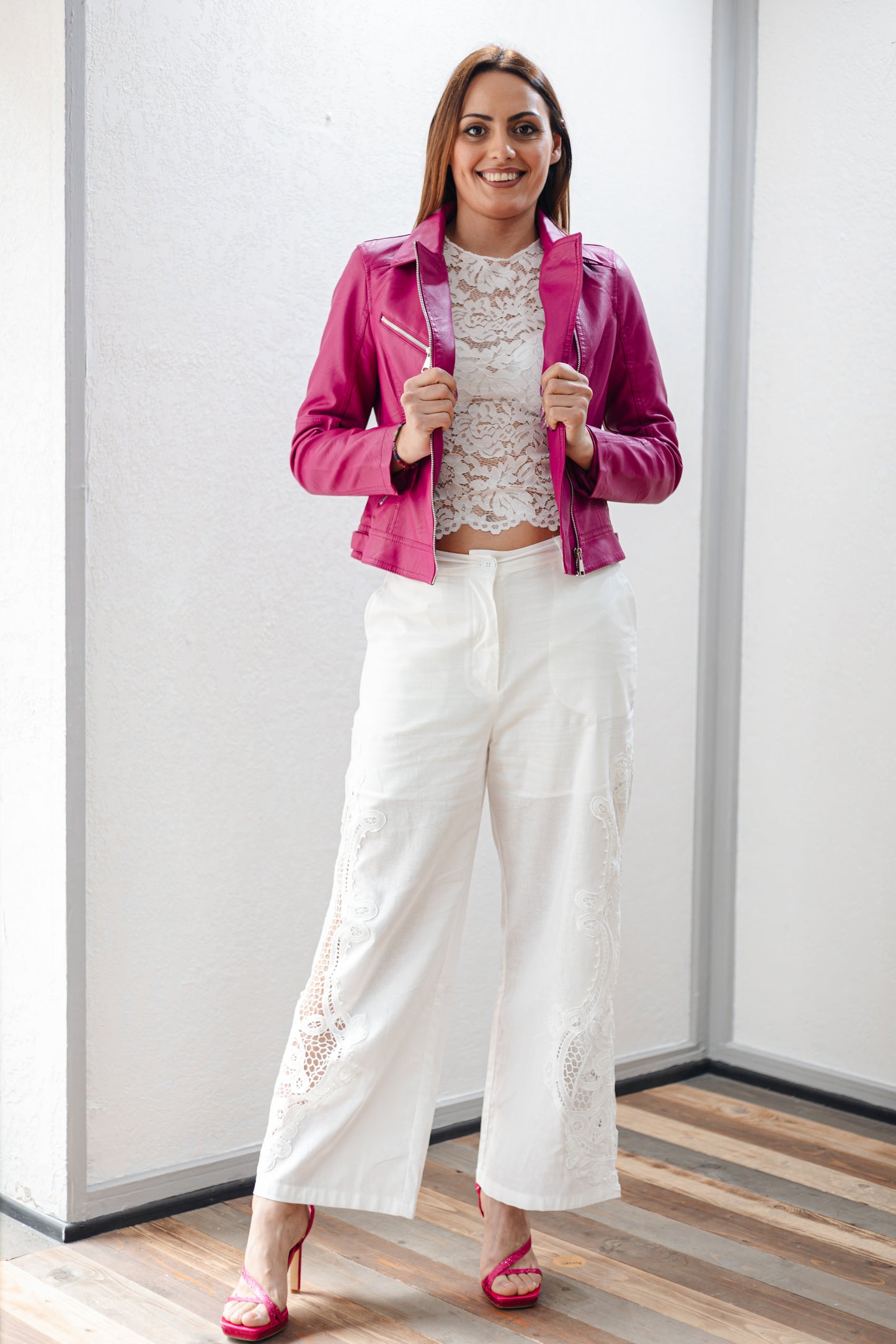 Pantalone con ricamo laterale