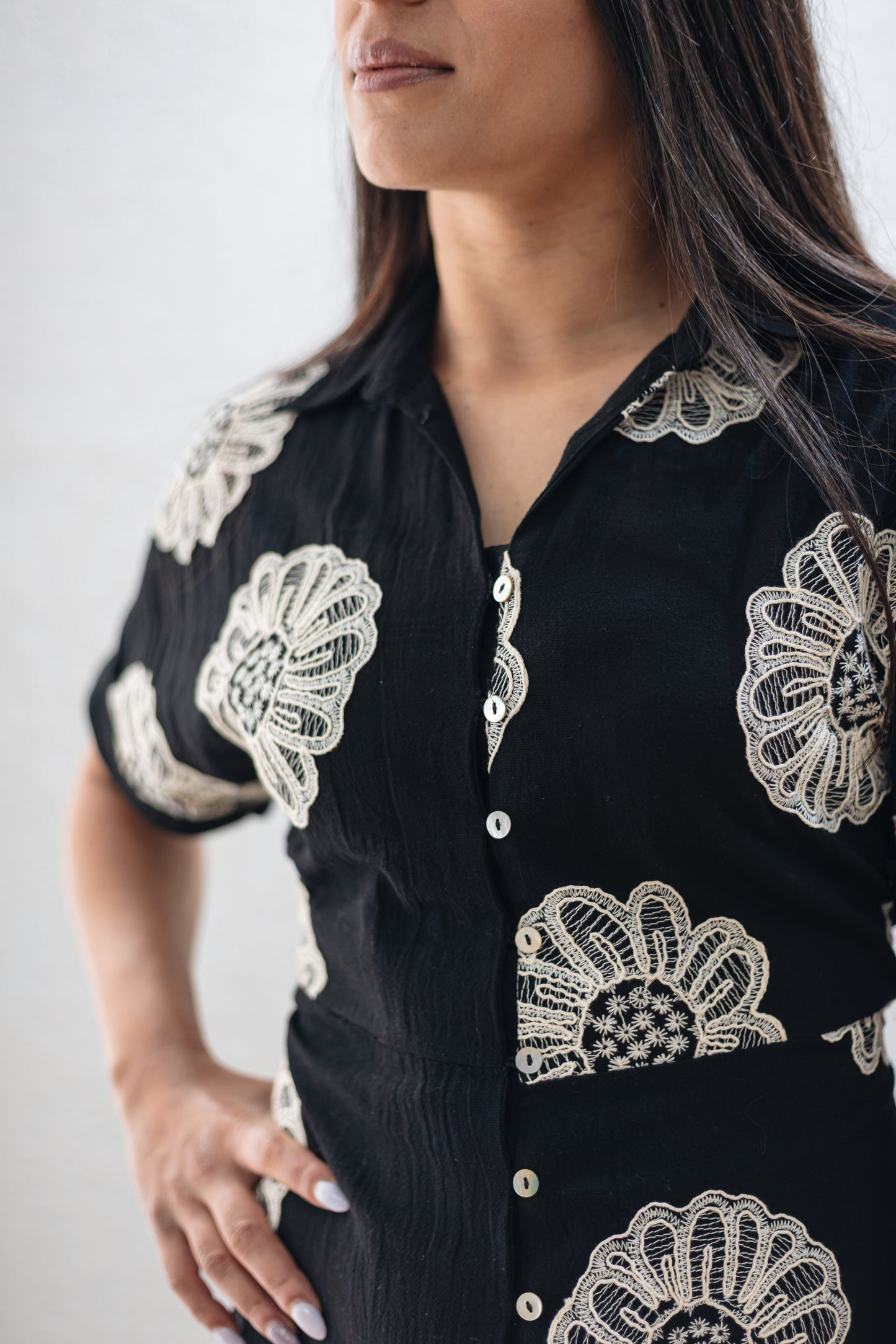 Abito corto ricamato