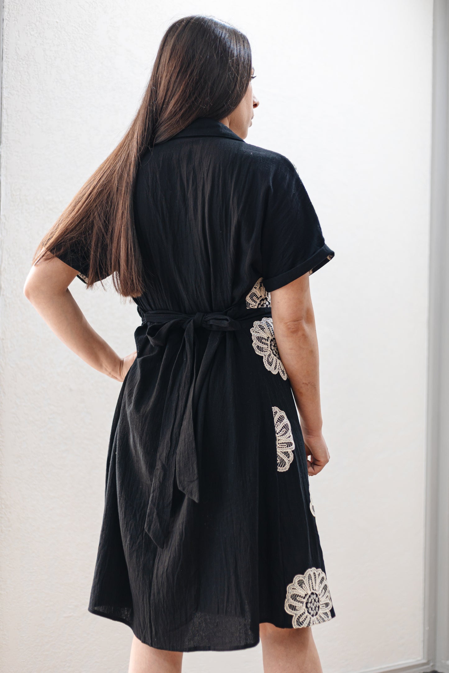 Abito corto ricamato