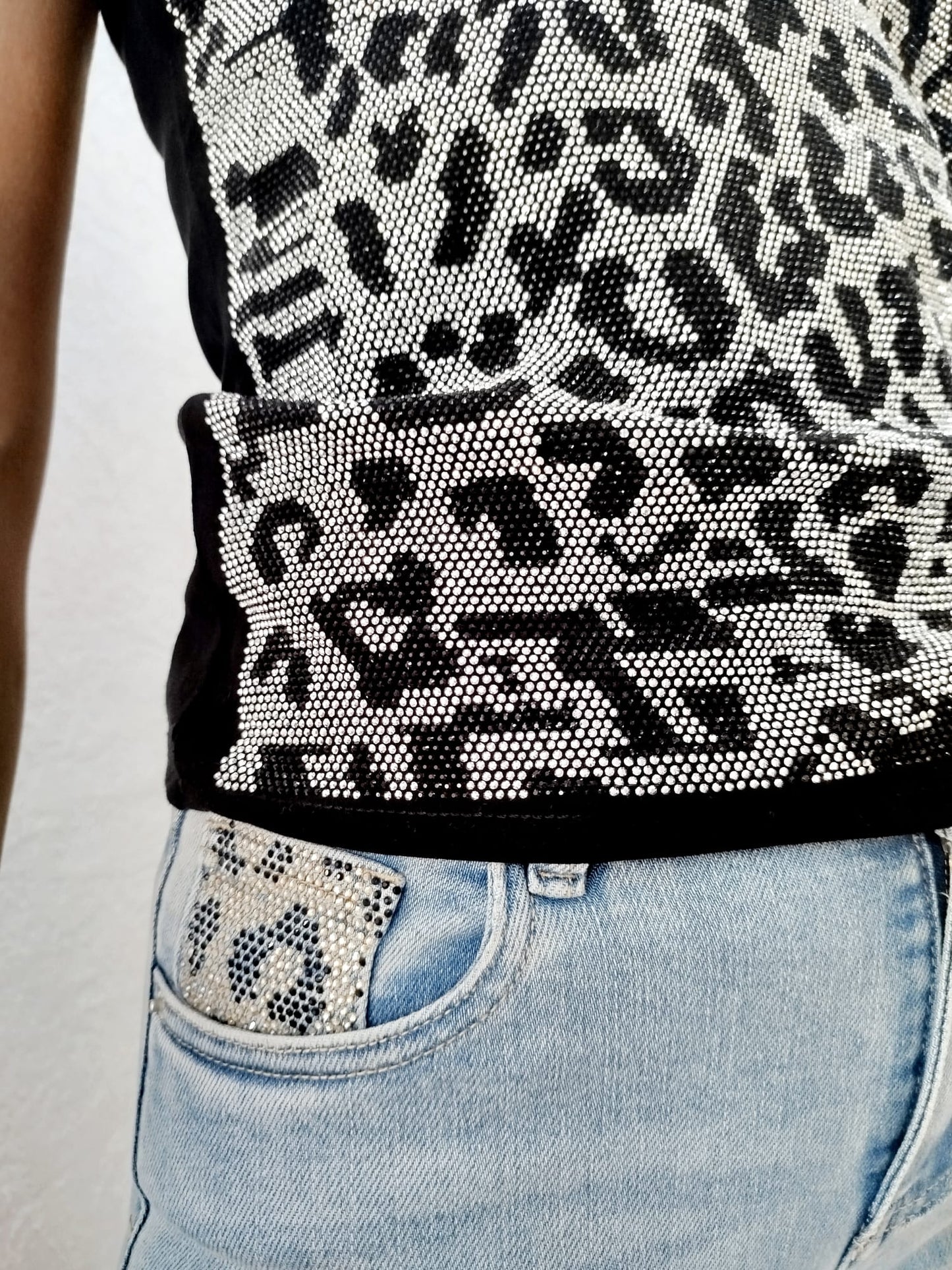 Jeans skinny con strass maculato
