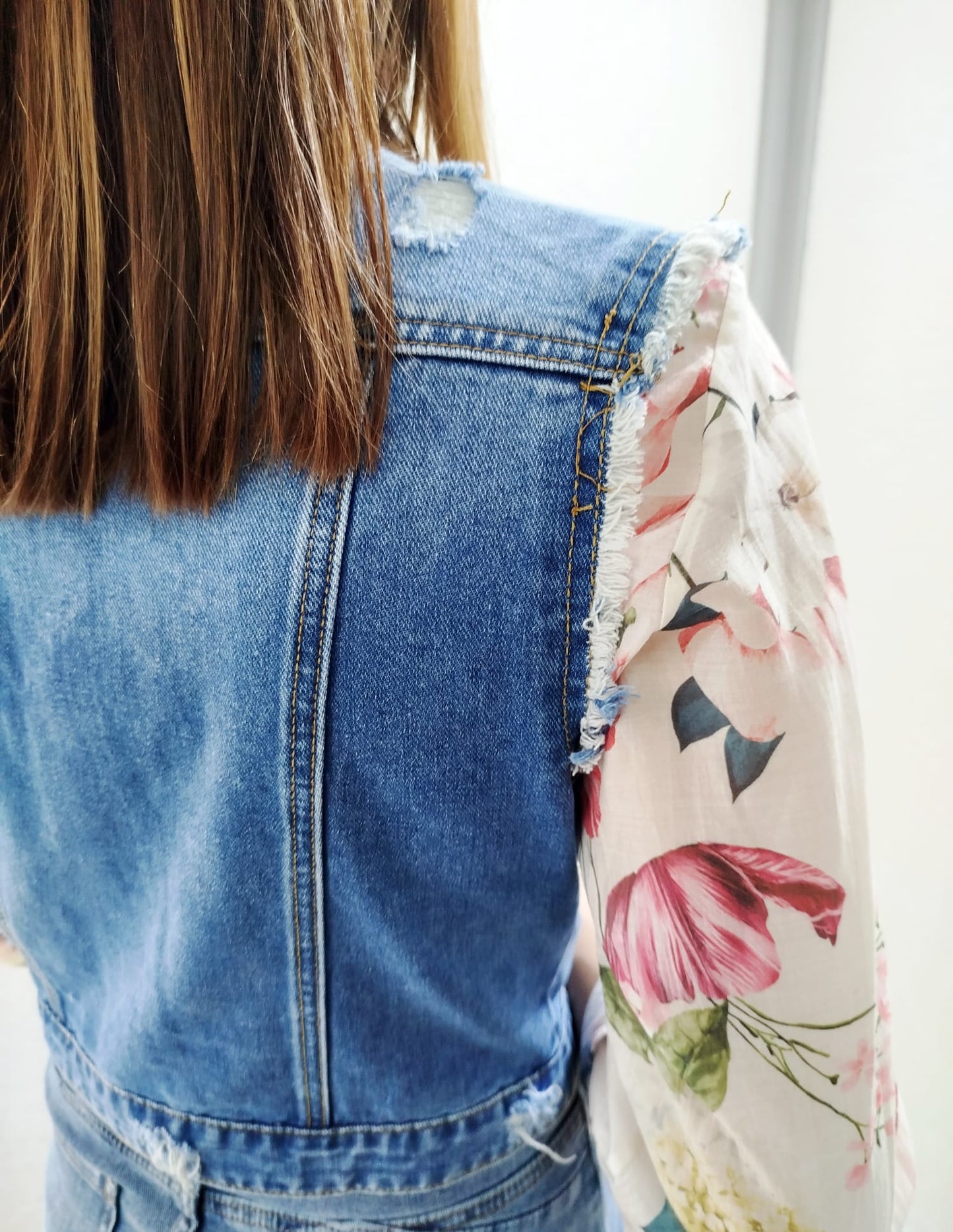 Giubbino smanicato in jeans