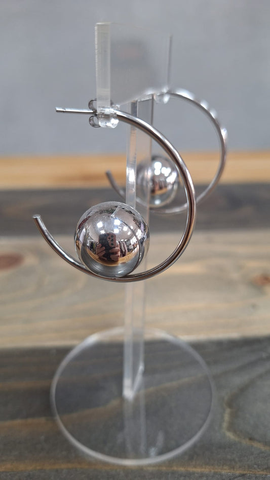 Orecchini a cerchio con sfera