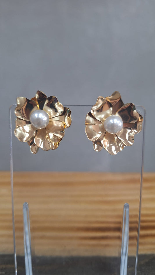 Orecchini fiore oro con perla