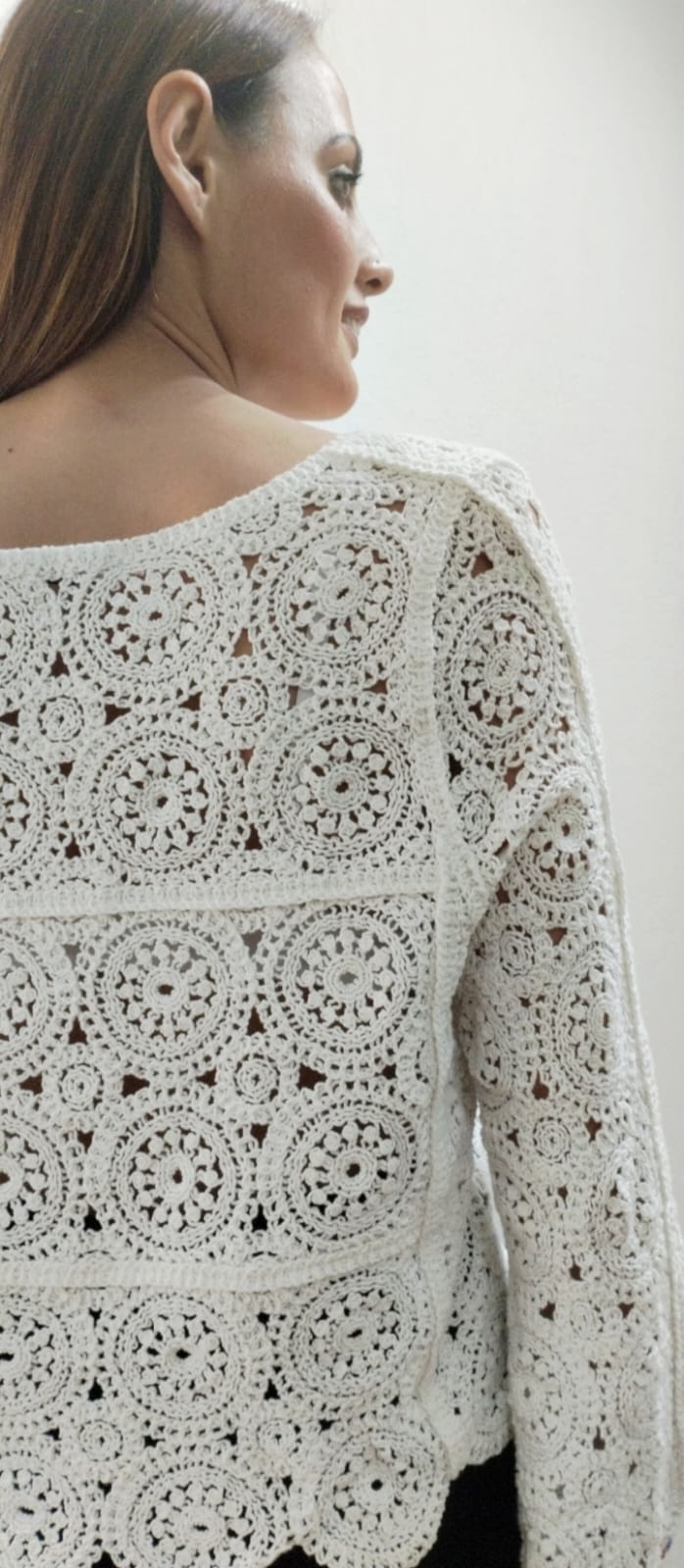 Maglia ricamata a uncinetto