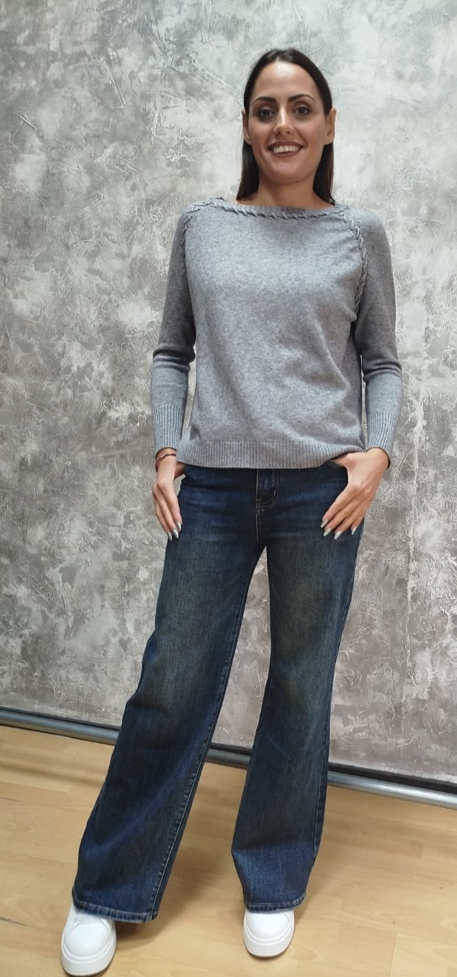 Pullover con ricamo intreccio