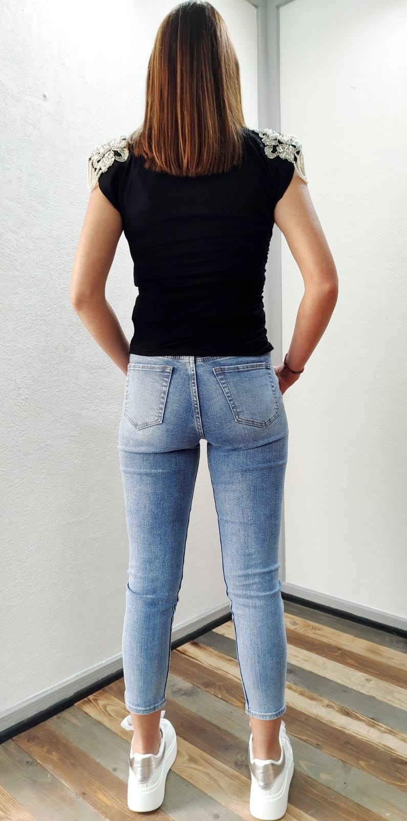 T-shirt spalla aletta con perline