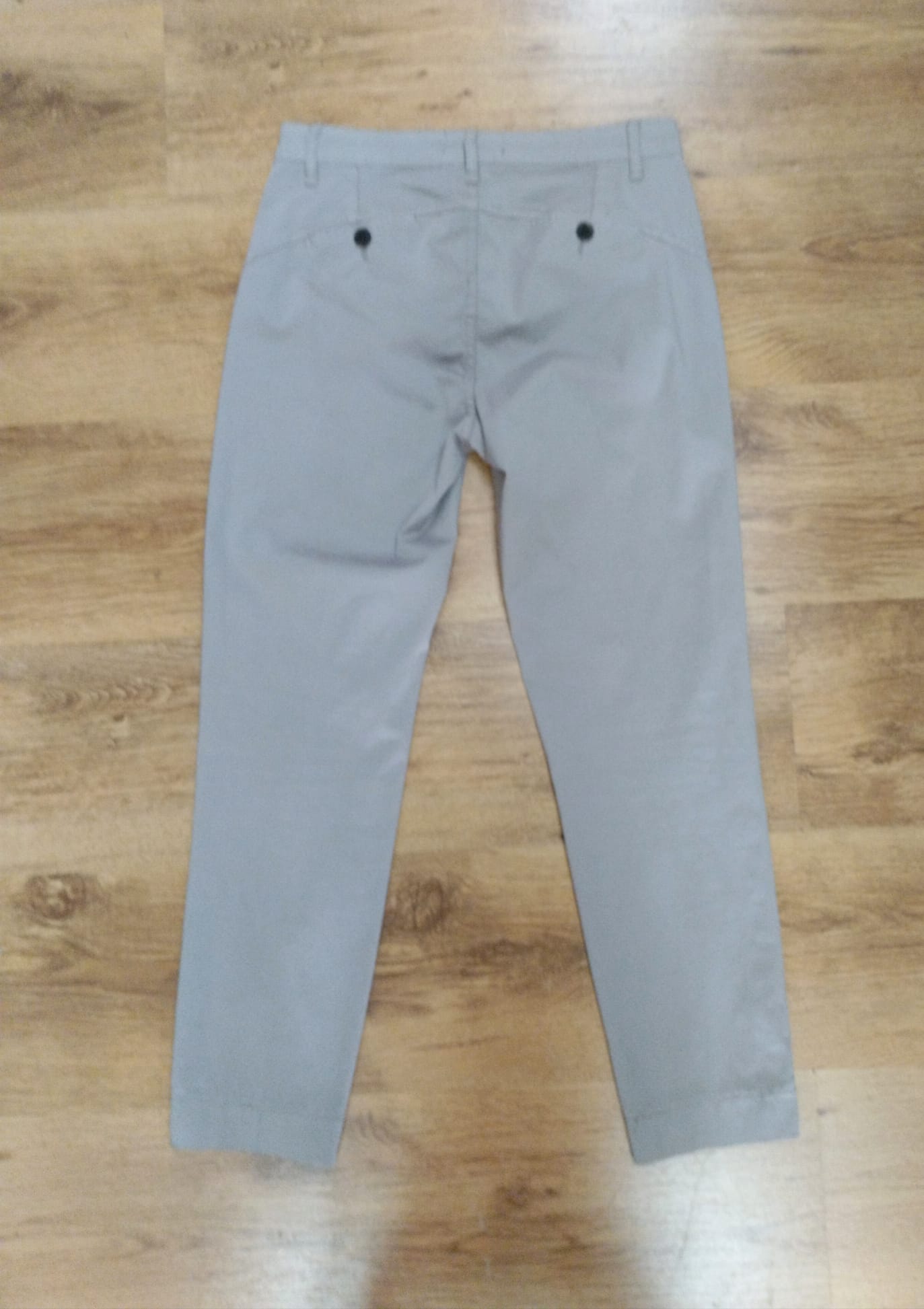 Pantalone sigaretta con tasche retro