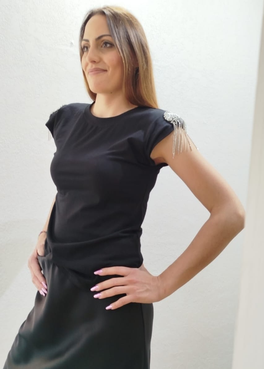 T-shirt spalla aletta con strass