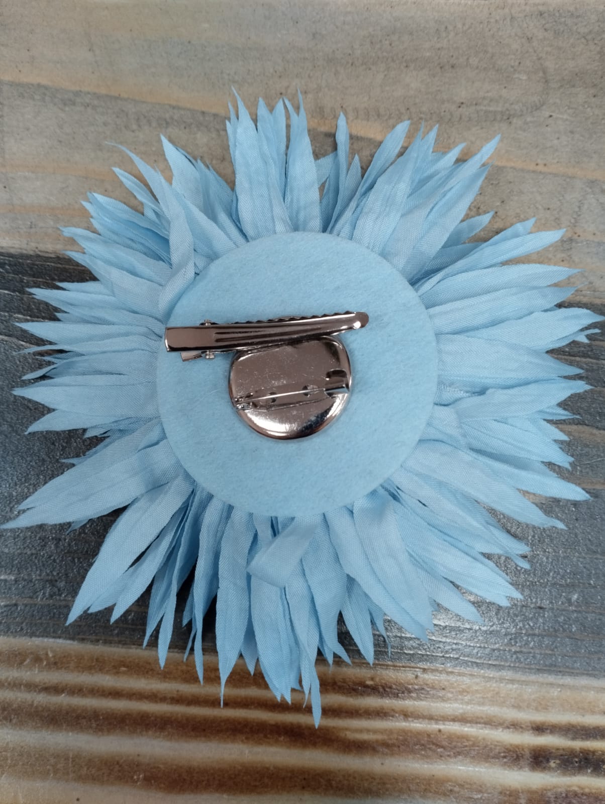 Spilla fiore celeste