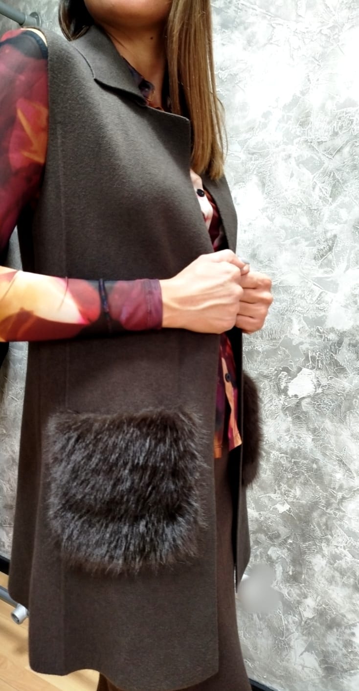 Spolverino con tasche in pelliccia