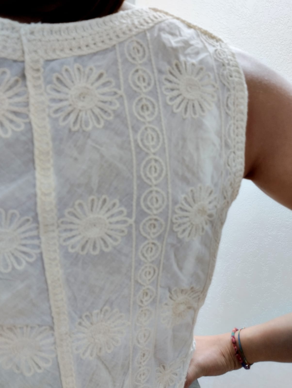 Gilet ricamato con paillettes