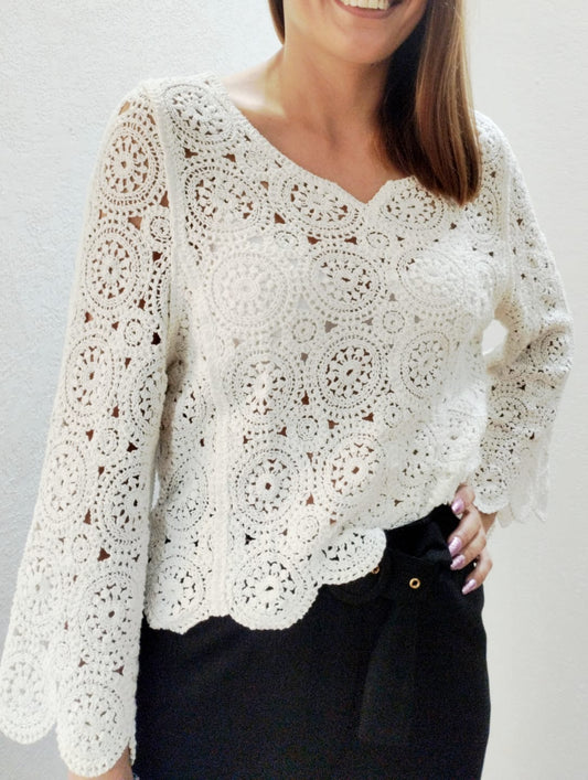 Maglia ricamata a uncinetto