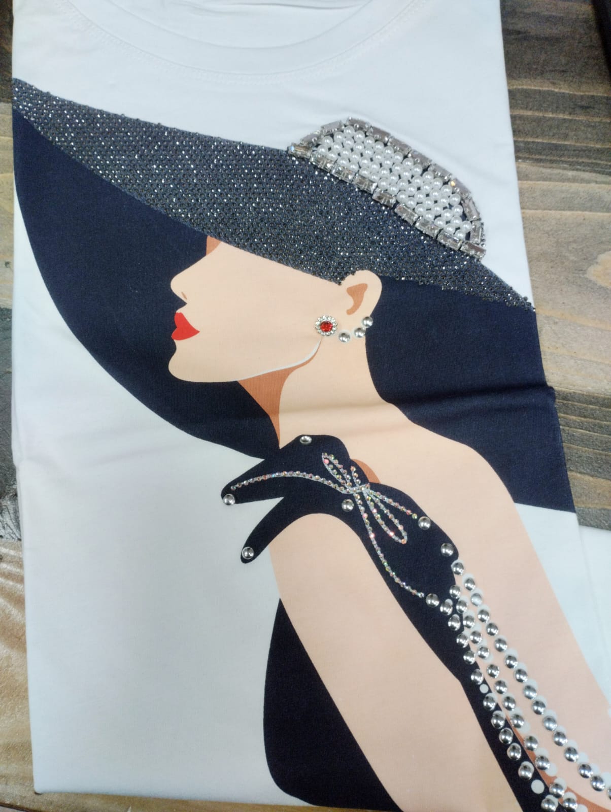 T-shirt con profilo di donna