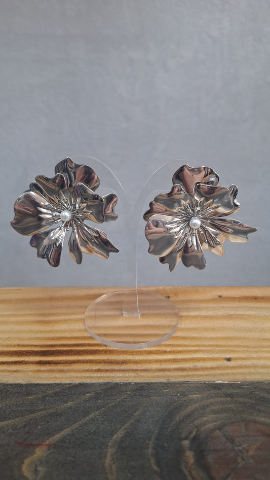 Orecchini fiore argento con perlina