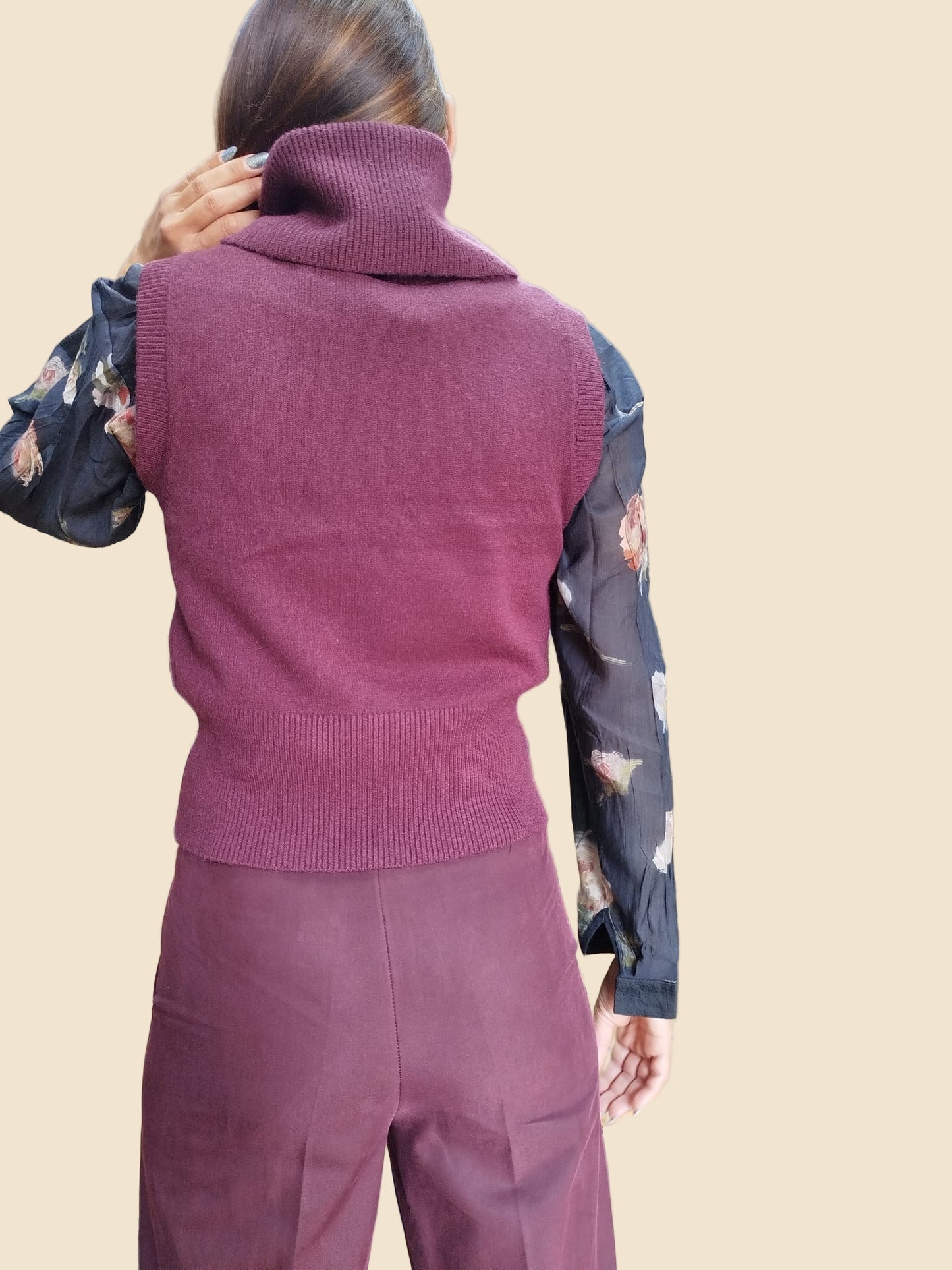 Pullover collo alto senza maniche