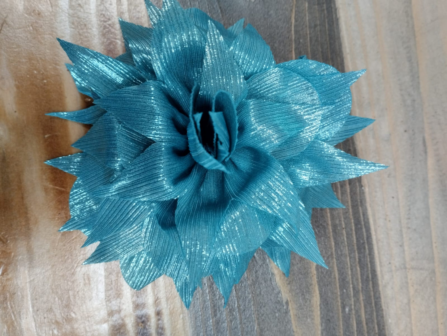 Spilla fiore azzurro lurex