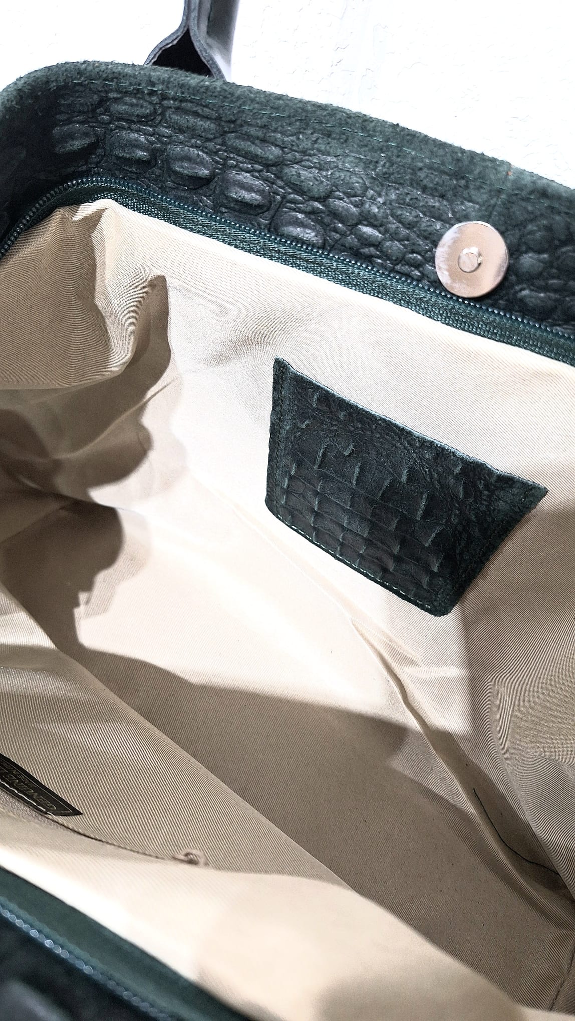 Borsa in pelle scamosciata effetto coccodrillo