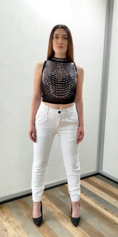 Top collo lupetto con strass e perline