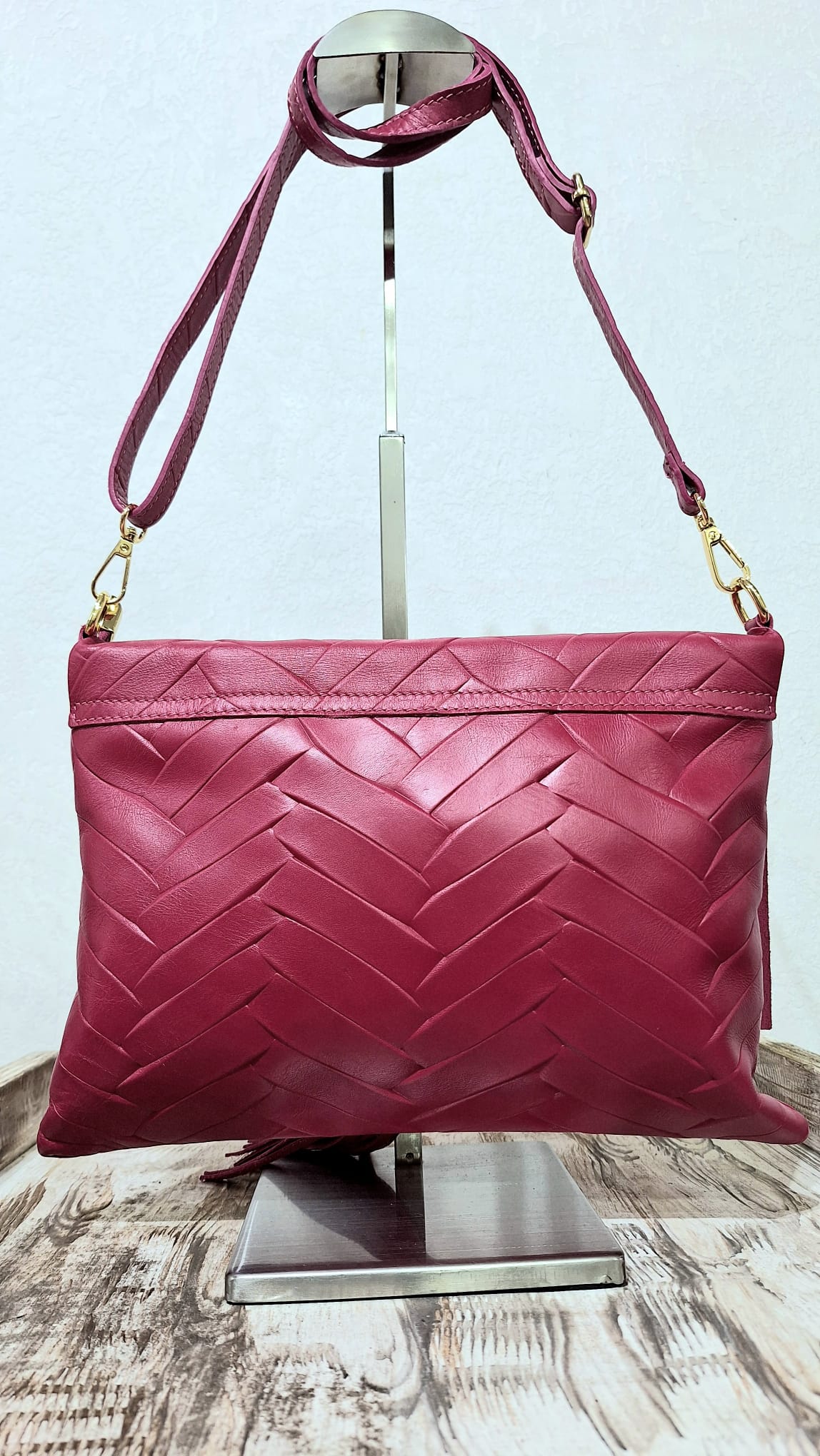 Borsa in pelle intagliata