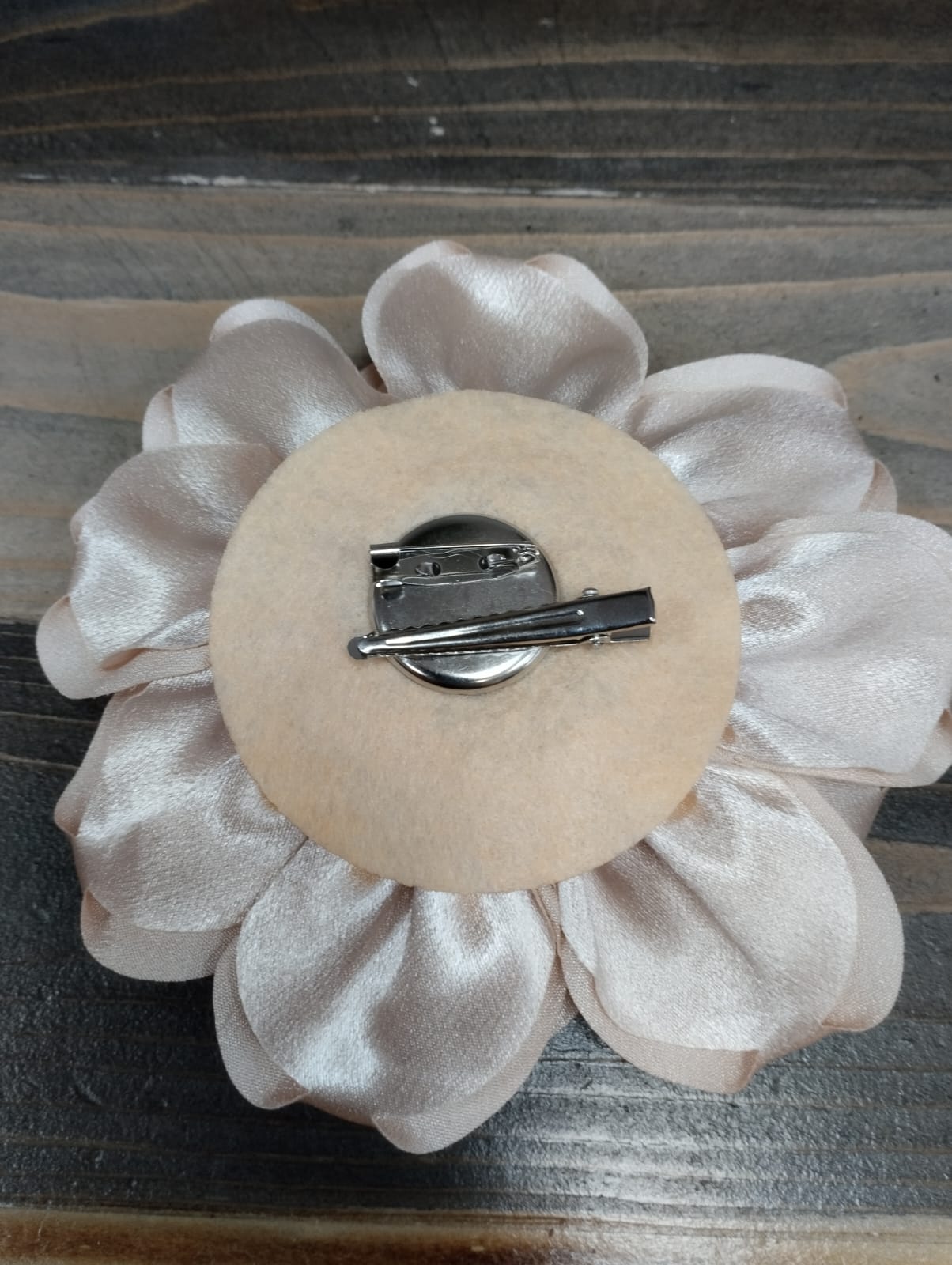 Spilla fiore raso grande