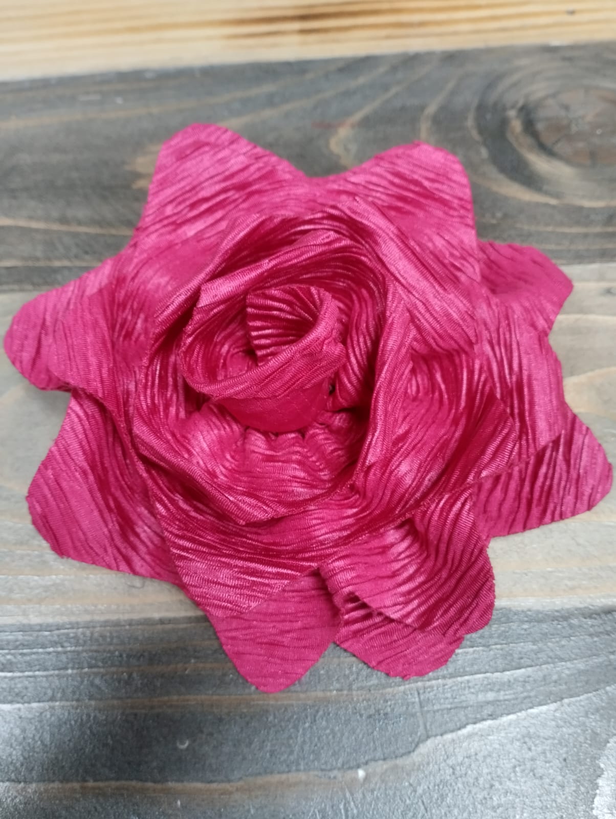 Spilla fiore increspata