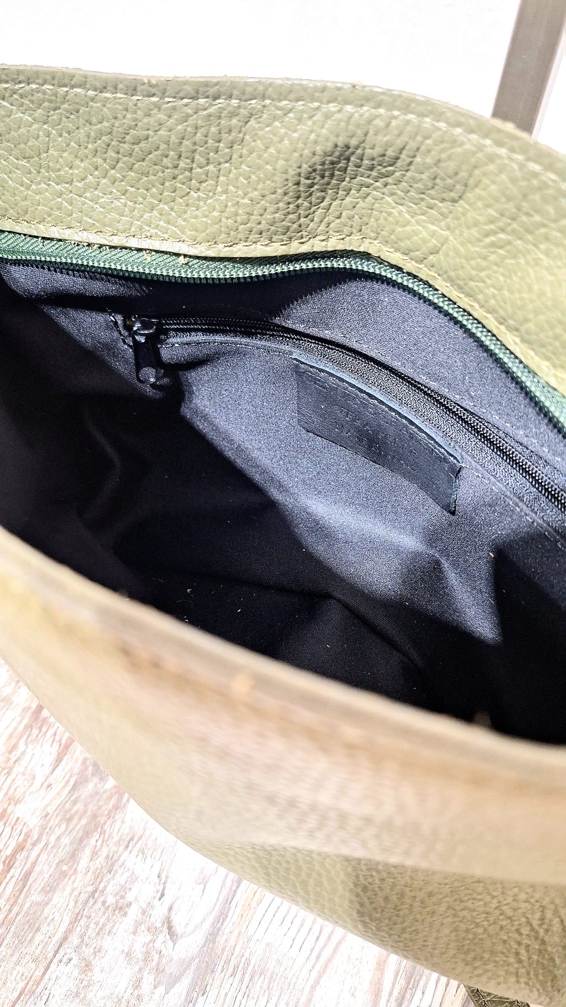 Borsa in pelle con nappina