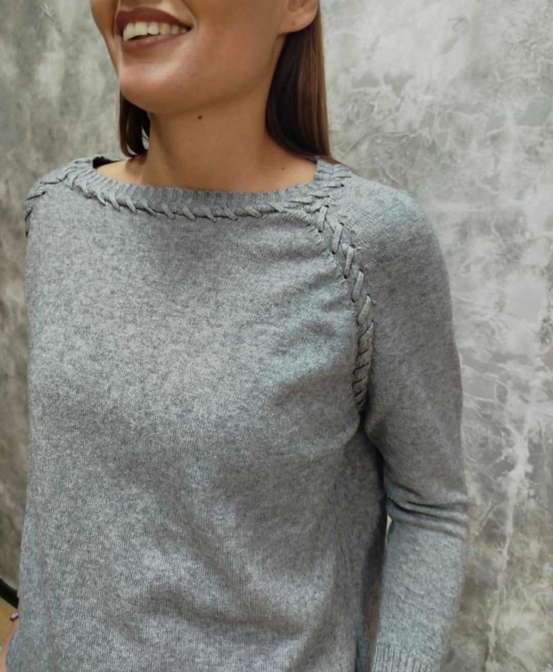 Pullover con ricamo intreccio