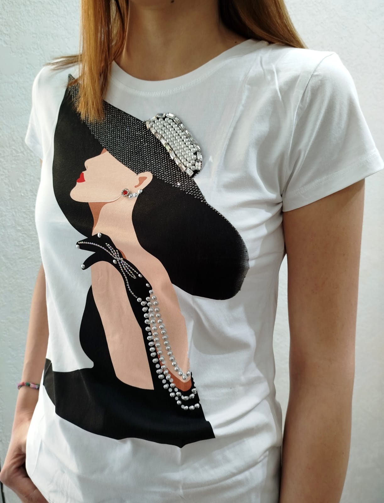 T-shirt con profilo di donna