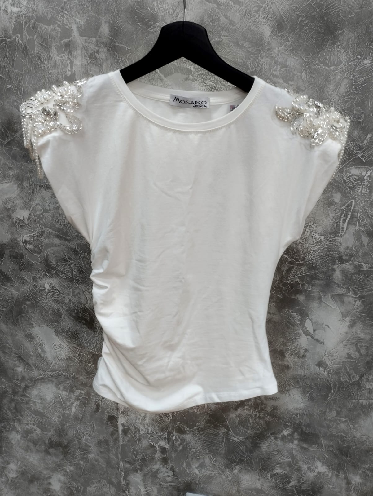 T-shirt spalla aletta con perline