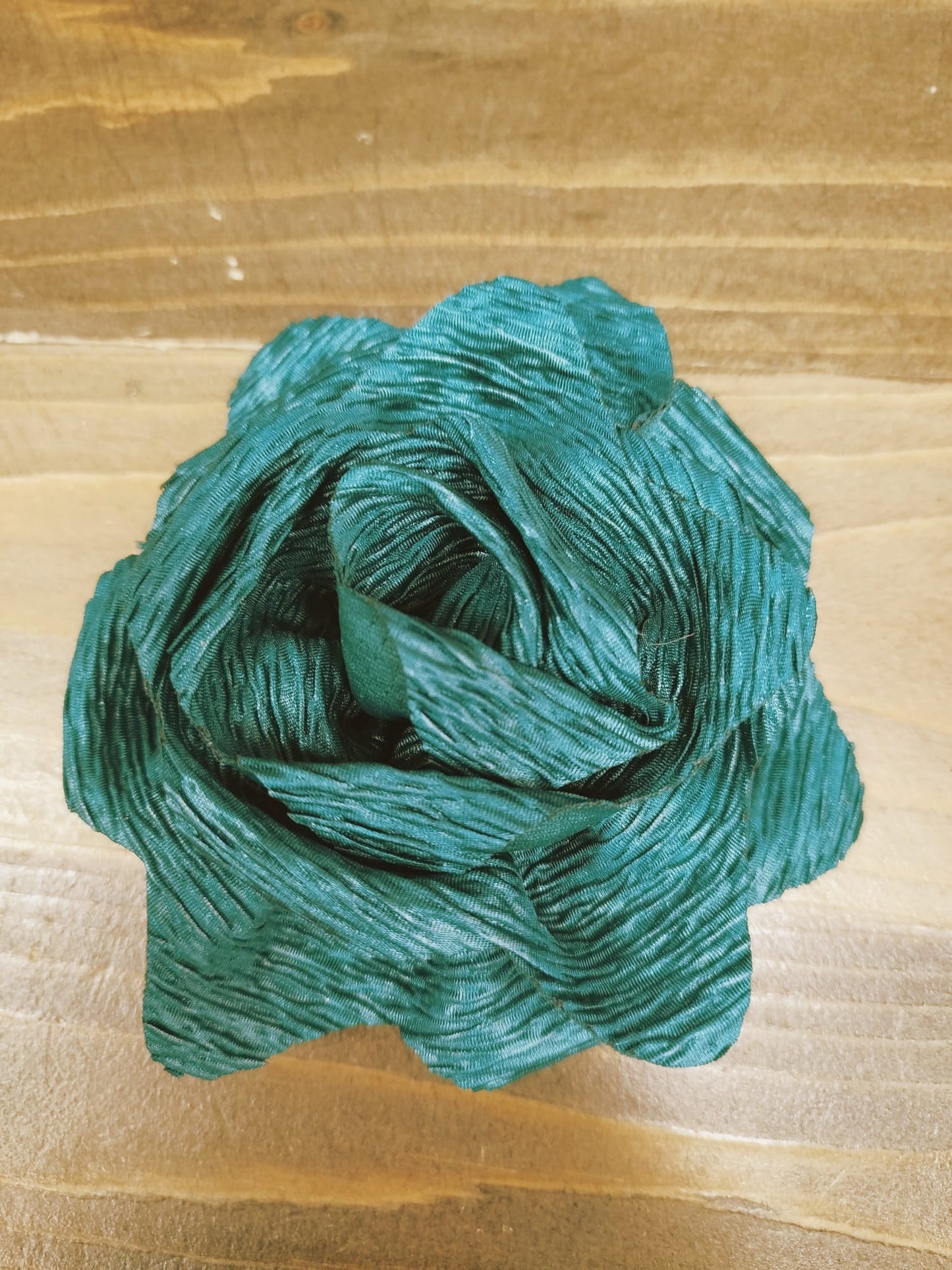 Spilla fiore increspata