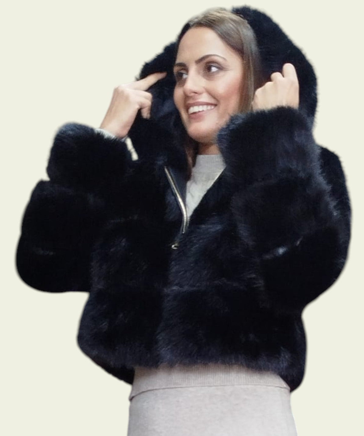 Pelliccia corta con cappuccio